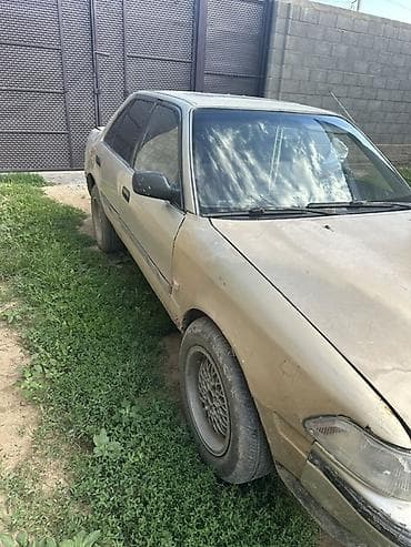 1221 2: Toyota Corolla: 1988 г., 1.5 л, Механика, Седан — 1