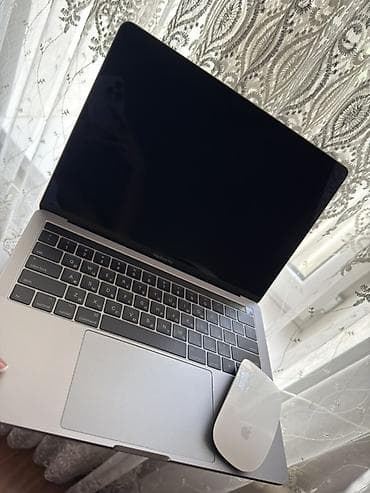 intel core i7 7700: MacBook Pro 13" (Four Thunderbolt 3 Ports), Space Gray + Apple Magic — 1