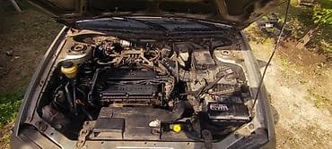 Двигатель и подкапотное пространство автомобиля Kia с 16‑клапанной