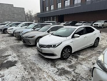Toyota Corolla: 2019 г., 1.8 л, Вариатор, Гибрид, Седан