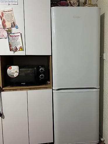 Холодильник с нижней морозильной камерой, двухкамерный. - Цвет