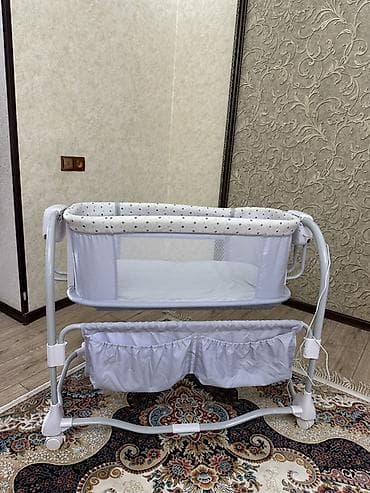 качелька: Детская колыбель-люлька на колесиках с функцией укачивания - — 1