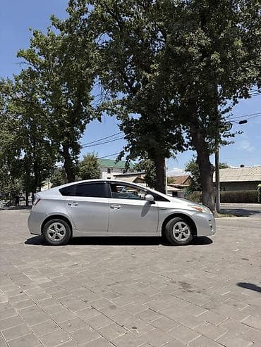 1: Toyota Prius: 2011 г., 1.8 л, Вариатор, Гибрид, Хэтчбэк — 4