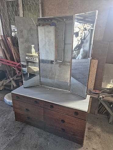 Вешалки: Туалетный столик, С зеркалом, цвет - Коричневый, Дерево — 1