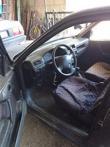 тюнинг гольф 2: Opel Vectra: 1992 г., 1.8 л, Ручные, Бензин, Хэтчбэк — 2