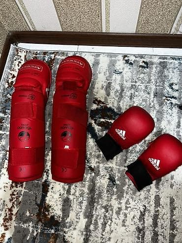 Комплект экипировки для единоборств (красный цвет): - Перчатки Adidas — 3