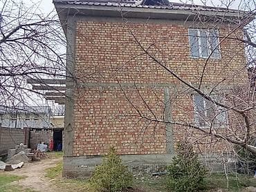 Продаётся кирпичный двухэтажный дом с двускатной крышей на участке с