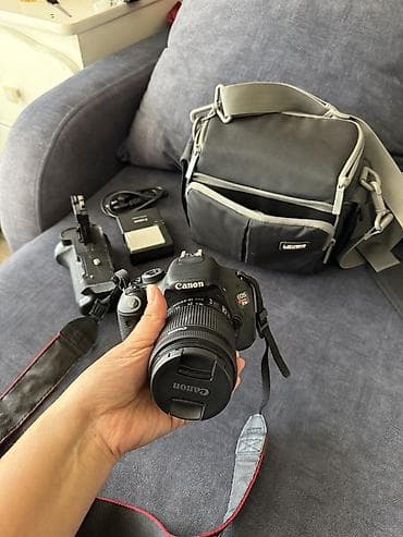 Зеркальная фотокамера Canon EOS Rebel T3i (600D) с универсальным