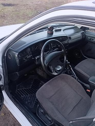 mini car: Volkswagen Vento: 1992 г., 1.8 л, Механика, Бензин, Седан — 6