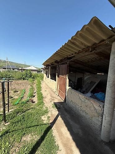 участок с домом: 🏡 Продается участок с дачным домом! 📍 Площадь участка: 5 соток 🏠 На — 5