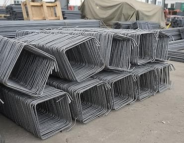 строительные хомуты: Арматурные хомуты квадратной формы, изготовленные из металлического — 1