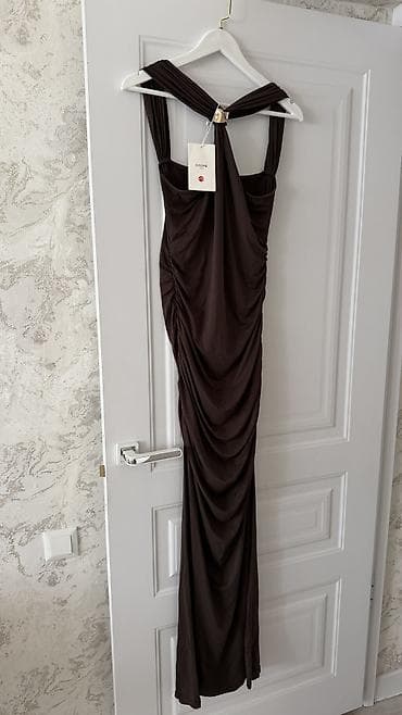 Айымдардын кийими: Платье, брала в Дубаи за 8500, новое, размер m-l, до 44-46, цвет — 3