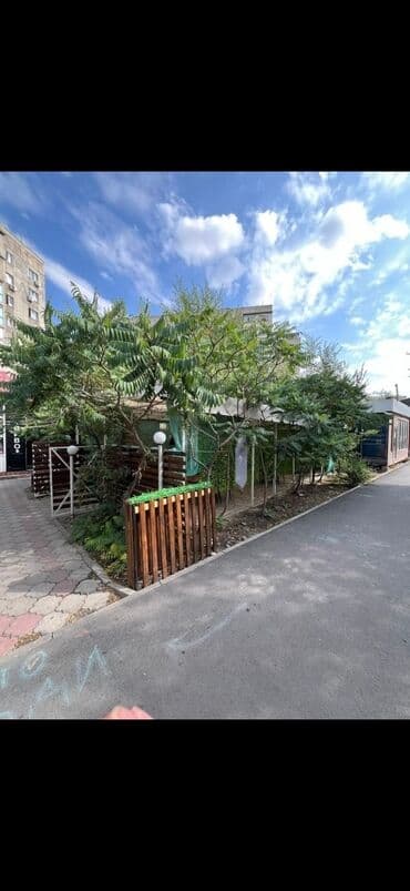 кафе на иссык куле: 12 мкр Продаётся готовый бизнес кафе Площадь: 130м2 С ремонтом С — 1