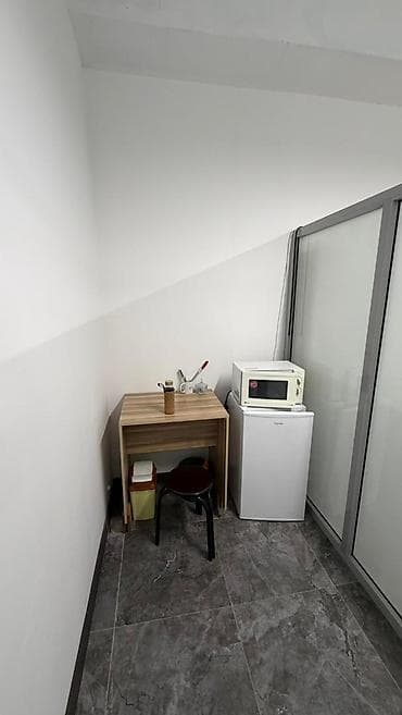 Недвижимость: Аренда офисов, 51 м², В жилом комплексе, 1 линия, С видом на горы, С оборудованием — 8