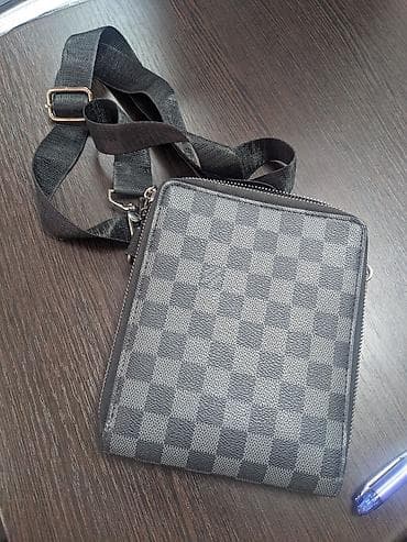 Аксессуары: Сумка через плечо в стиле Louis Vuitton Damier Graphite. - Компактная — 2