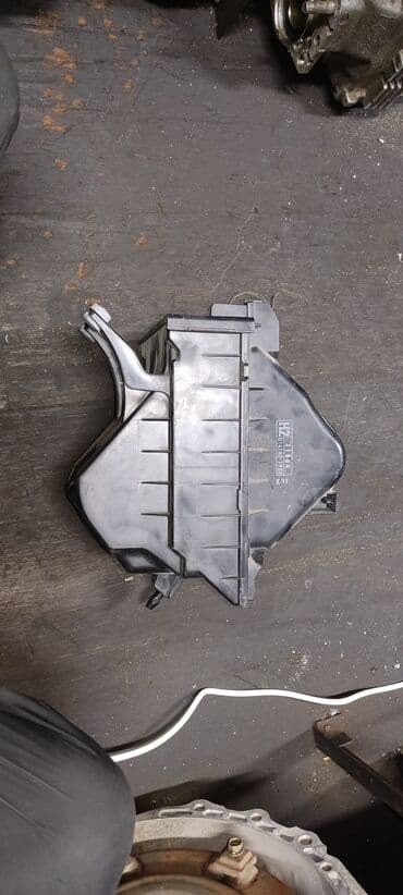 450h: Lexus RX 450h, корпус воздушного фильтра — 4