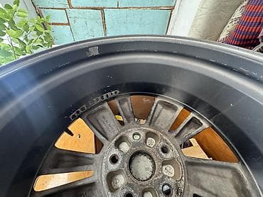 Литой диск Subaru (оригинал), R18 в идеальном состоянии 3шт 1шт чуть at lalafo.kg Литой диск Subaru (оригинал), R18 в идеальном состоянии 3шт 1шт чуть