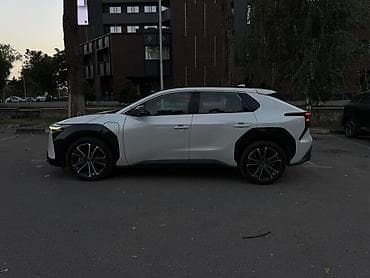wuling mini ev: Toyota bZ4X: 2022 г., Автомат, Электромобиль, Кроссовер — 5