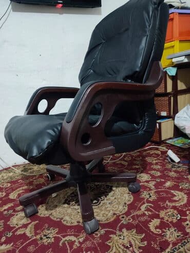 Офисное кресло, Б/у, С колесиками, цвет - Черный, Самовывоз, Бесплатная доставка, Платная доставка