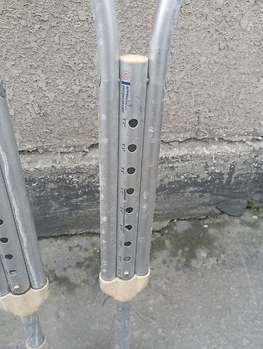 купить костыль: Подмышечные костыли регулируемые, размер M. - Материал: легкий — 2