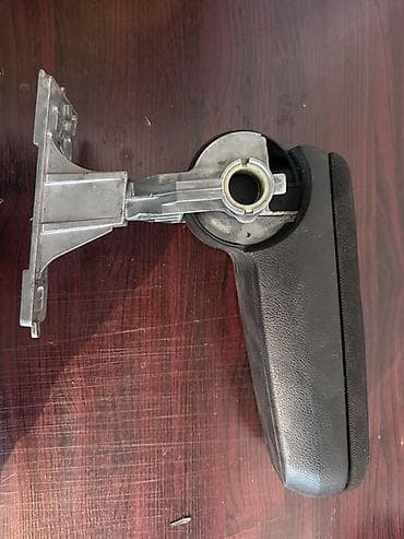 full construction: Подлокотник Volkswagen, цвет - Черный, Б/у — 2