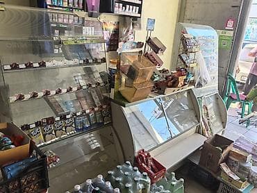 Торговое оборудование для магазина/киоска Комплект витрин и стеллажей
