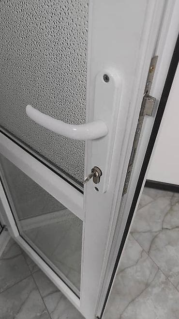 макс: Аренда офисов, 68 м², В бизнес центре, 1 линия, С видом на горы, С оборудованием — 4