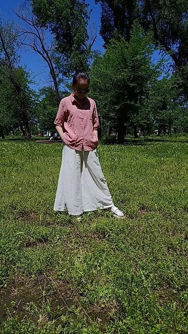 рубашк: Женский летний костюм из натуральной ткани: свободная рубашка + — 7