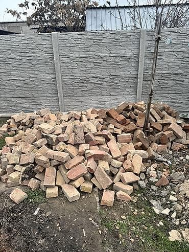 утюг пластиковый: Отдам даром Кирпичи, самовывоз — 1