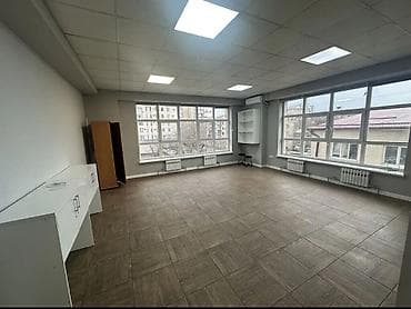 Недвижимость: Аренда офисов, 37 м², В административном здании, С видом на горы, 1 линия, С отдельным входом — 1