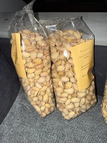 Орехи в прозрачных пакетах с этикеткой: Фисташки 1400 сом 1кг