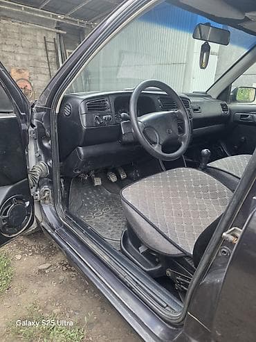 Унаа сатуу: Volkswagen Golf: 1992 г., 1.8 л, Кол менен иштөөчү, Бензин, Хетчбек — 6