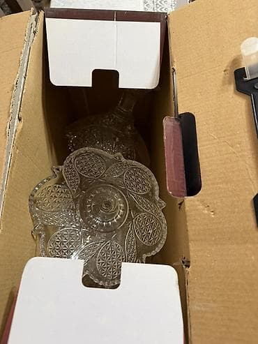 Посуда: Отдам за 800 все 
Набор стеклянной посуды и хрусталя в коробках — 1