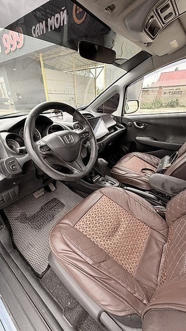 Продажа авто: Honda Fit: 2008 г., 1.5 л, Автомат, Бензин, Хэтчбэк — 5