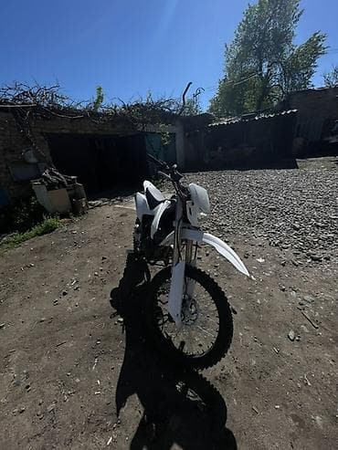 Мотоциклдер: Продаю эндуро 250 куб. Состояние отличное — сел и поехал. Двигатель — 2