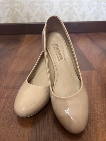 Оксфорды: Носили 1 сезон. Бережно пользовались. Размер: бежевые 35 темно синие — 2