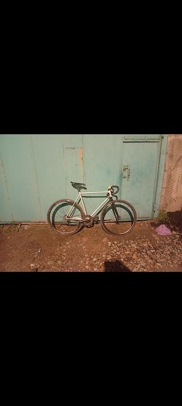 low2 fixie: Трековый/фикс велосипед с классической стальной рамой — 1