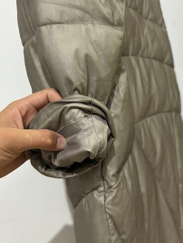 белый пуховик: Зимняя куртка пуховик. Цвет бронза. Напрлнитель Полиэстер 100%. размер — 6