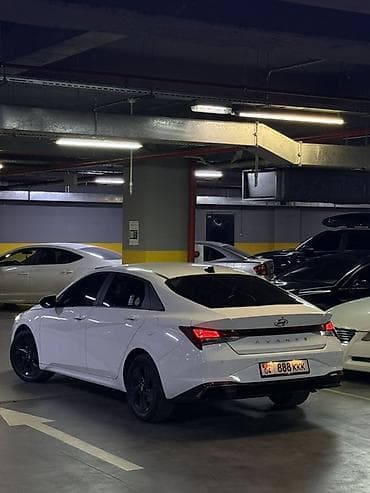 жилье в рассрочку: Hyundai Avante: 2022 г., 1.6 л, Автомат, Гибрид, Седан — 2