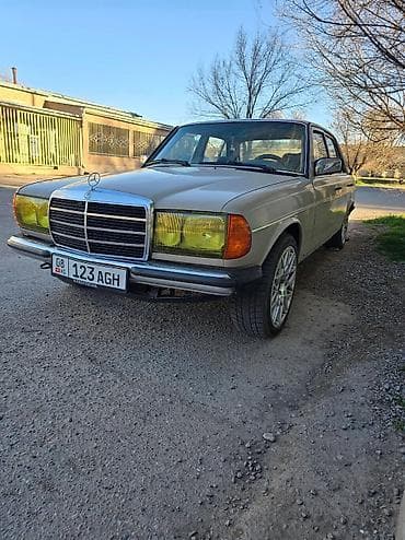 салон w140: Mercedes-Benz W123: 1985 г., 2 л, Ручные, Бензин, Седан — 1