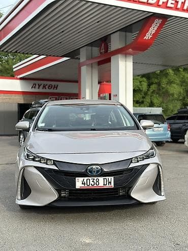 Toyota Prius: 2021 г., 1.8 л, Автомат, Гибрид, Лифтбек