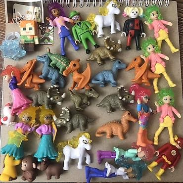 Набор небольших игрушек‑фигурок для детей: разнообразные персонажи
