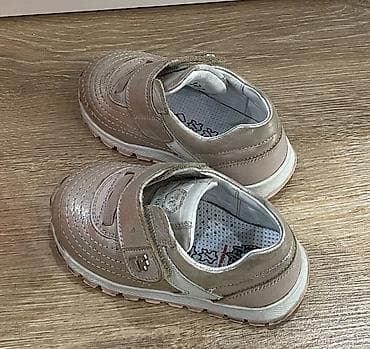 Детская одежда и обувь: Продаю кожаные кроссовки, б/у. Размер 21. Ортопедическая стелька — 1