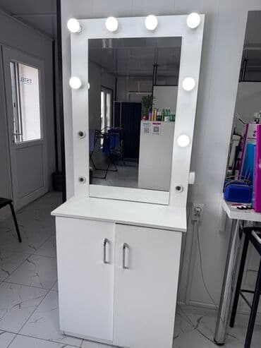 заказать органайзер для косметики: Гримерный столик с подсветкой - Белый стол с тумбой на две дверцы и — 1