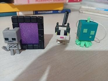 Брелоки: Набор мини‑фигурок в стиле Minecraft. В комплекте: - Портал (рамка с — 1