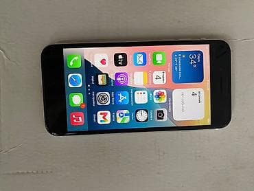 ipod touch: Apple iPhone SE (2‑го поколения), белый - Экран 4.7" Retina HD — 1