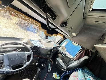 транс: Тягач, Volvo, 2004 г., Шторный — 4