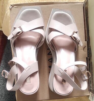 шлепка: Босоножки нюдовые с белой подошвой. Необычная танкетка, очень — 3