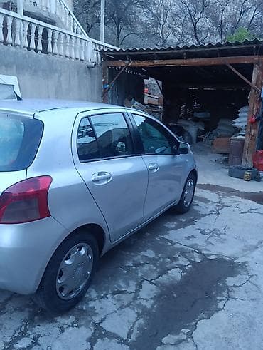 small car: Toyota Yaris: 2009 г., Хэтчбэк — 2