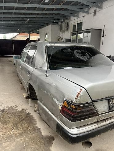 weltmeister 500: Mercedes-Benz W124: 1990 г., Ручные, Седан — 6